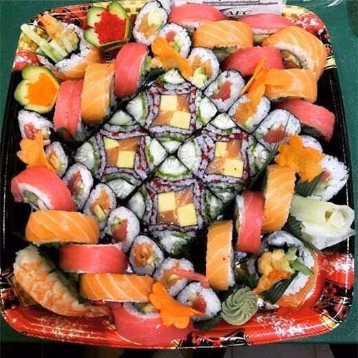 Những hộp sushi hấp dẫn như thế này thì ai mà cầm lòng cho được chứ!