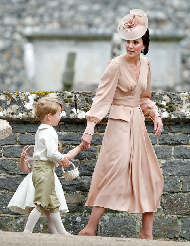 11 bộ váy áo đắt "sang chấn" của Kate Middleton ảnh 11 11 bộ váy áo đắt "sang chấn" của Kate Middleton ảnh 11