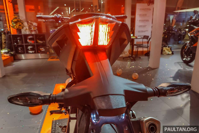 KTM Duke 250 2022 thêm màu mới, giá không đổi ảnh 5