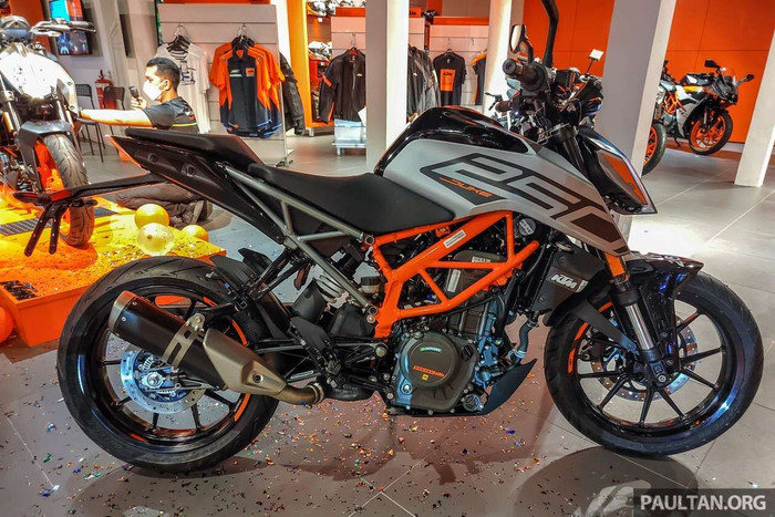 KTM Duke 250 2022 thêm màu mới, giá không đổi ảnh 2