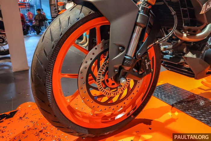KTM Duke 250 2022 thêm màu mới, giá không đổi ảnh 4