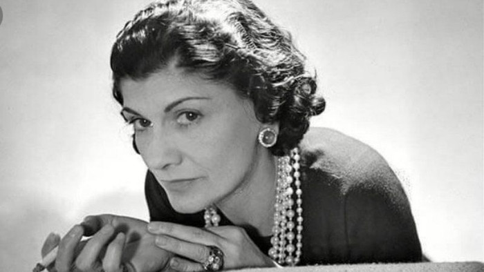 Coco Chanel - Từ cô bé mồ côi mẹ đến huyền thoại thời trang thế giới