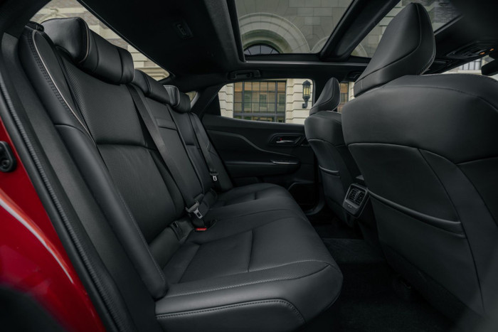 Toyota Crown dự kiến có thêm biến thể plug-in hybrid ảnh 4