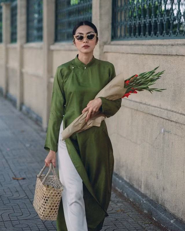  Tăng Thanh Hà diện áo dài