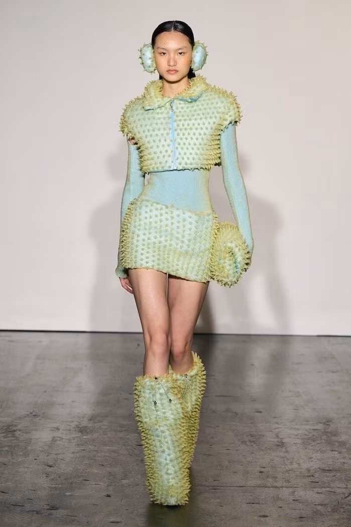 Áo popcorn - xu hướng Y2K rực rỡ trở lại thống trị hè này ảnh 3