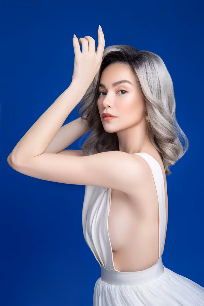 Hồ Ngọc Hà và những lần khoe đường cong quyến rũ trong thiết kế của Công Trí