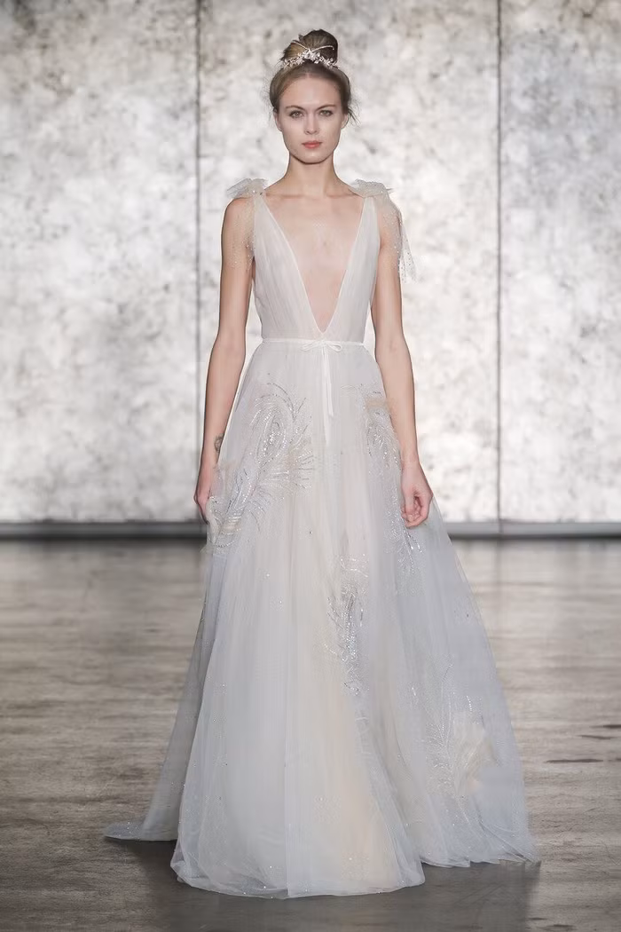 Áo cưới thắt nơ