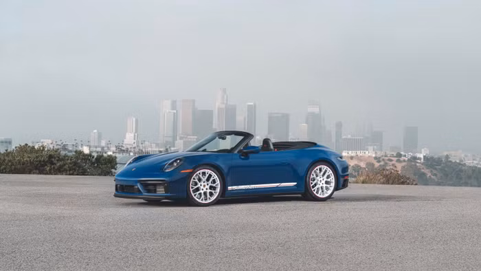 Porsche 911 Carrera GTS Cabriolet America 2023 giá từ 184.920 USD ảnh 2