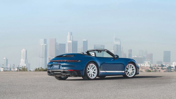 Porsche 911 Carrera GTS Cabriolet America 2023 giá từ 184.920 USD ảnh 3