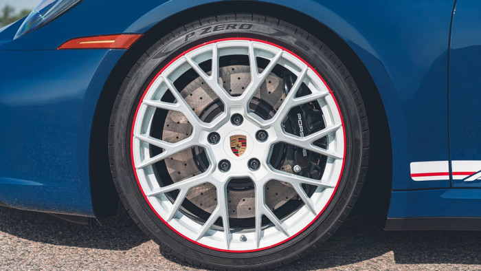 Porsche 911 Carrera GTS Cabriolet America 2023 giá từ 184.920 USD ảnh 8