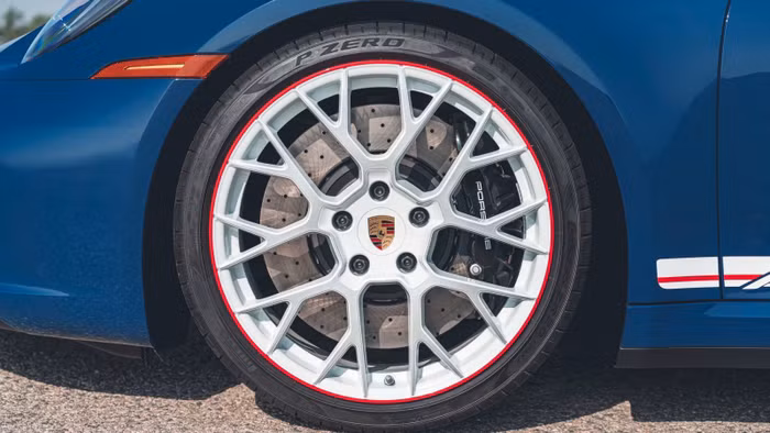 Porsche 911 Carrera GTS Cabriolet America 2023 giá từ 184.920 USD ảnh 8