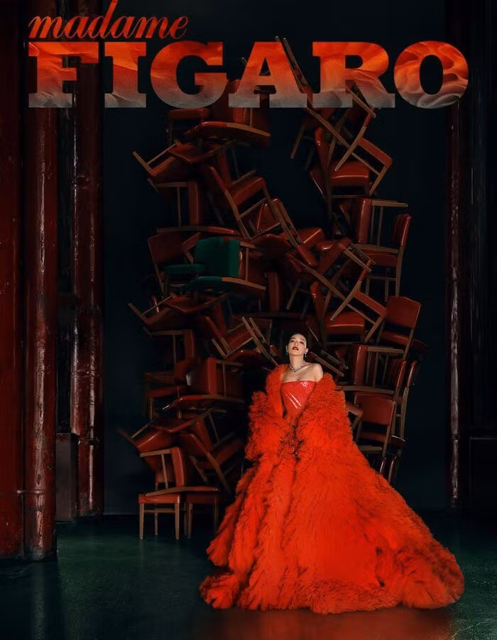 Diện tới 4/5 thiết kế Haute Couture cho lần lên bìa số Kim Cửu, mỹ nhân Cbiz này hẳn là muốn đàn em hít khói? - Ảnh 5.