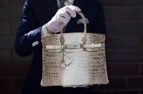 Nguyên bản túi Hermès được sản xuất từ da của cá sấu bạch tạng quý hiếm trên thế giới