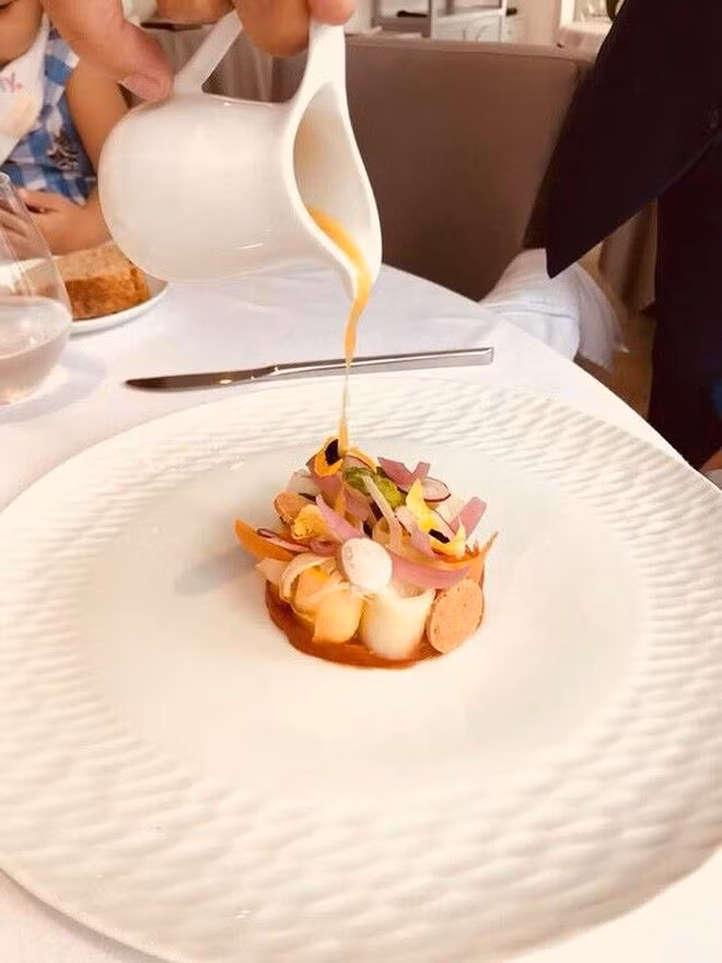 L’Escale by THIERRY DRAPEAU