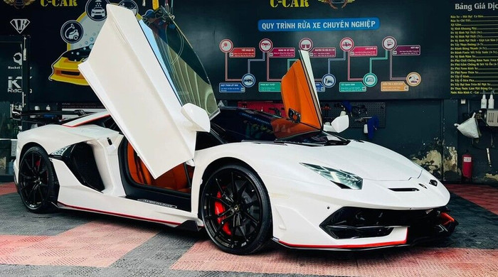 Lamborghini Aventador Roadster độ thành phiên bản giới hạn SVJ đầu tiên tại Việt Nam ảnh 4