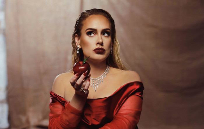 Adele đẹp lộng lẫy trong MV “Oh My God”