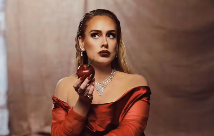 Adele đẹp lộng lẫy trong MV “Oh My God”