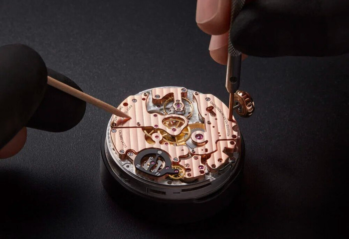 đồng hồ kinh kịch Louis Vuitton