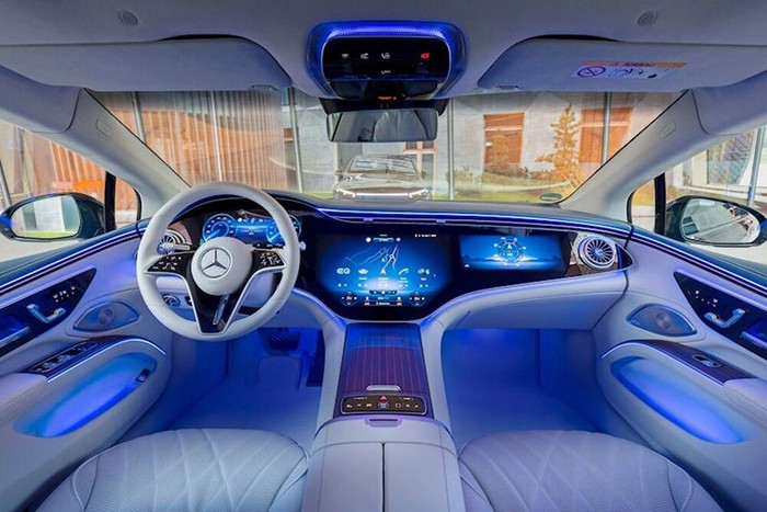 Khám phá những màn hình ô tô lớn nhất được trang bị trên các dòng xe ảnh 9