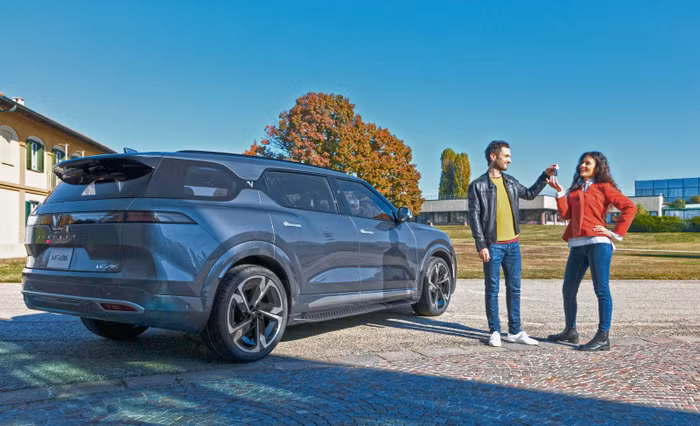 Cận cảnh VinFast VF-E35 và VF-E36 đang ra mắt tại Los Angeles Auto Show 2021 ảnh 8 Cận cảnh VinFast VF-E35 và VF-E36 đang ra mắt tại Los Angeles Auto Show 2021 ảnh 8