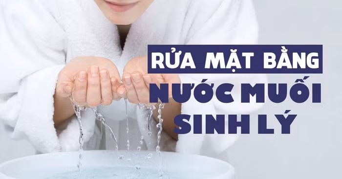 Rửa mặt bằng nước muối sinh lý