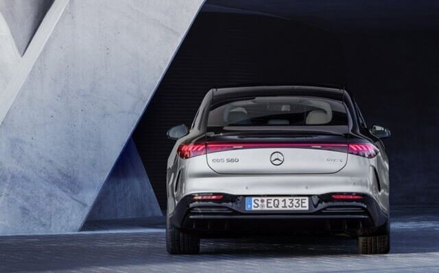 Mercedes-Benz EQS vượt BMW iX nhận giải Xe sang Thế giới của năm 2022 ảnh 4