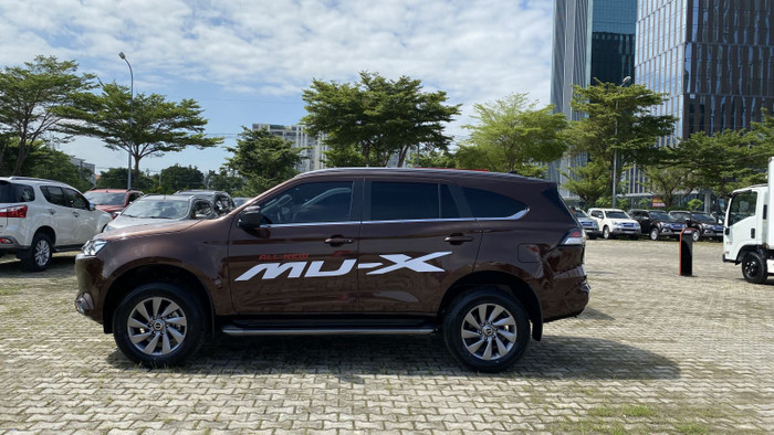Mẫu SUV Isuzu mu-X vừa ra mắt đã giảm giá mạnh để cạnh tranh hơn ảnh 2