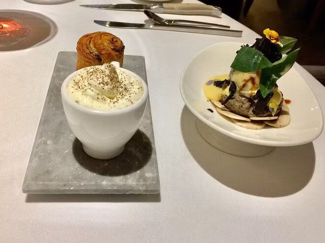 L’Escale by THIERRY DRAPEAU