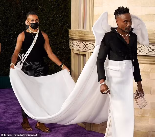 Billy Porter diện đầm đính nơ, nổi bật trên thảm đỏ ra mắt Cinderella=2