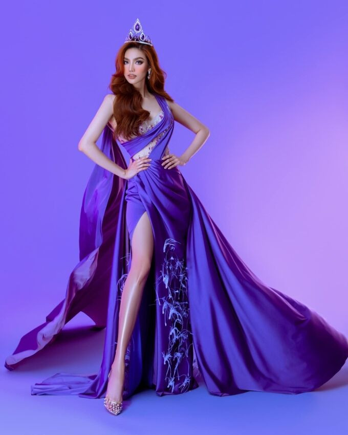 Cô tạo dáng với đầm dạ hội gắn tà rộng quét sàn. Sieu-mau-Lan-Khue-17-9501-1677558844.jpg?w=680&h=0&q=100&dpr=1&fit=crop&s=qfBBIZgqtmM8F4yqzD3m2Q