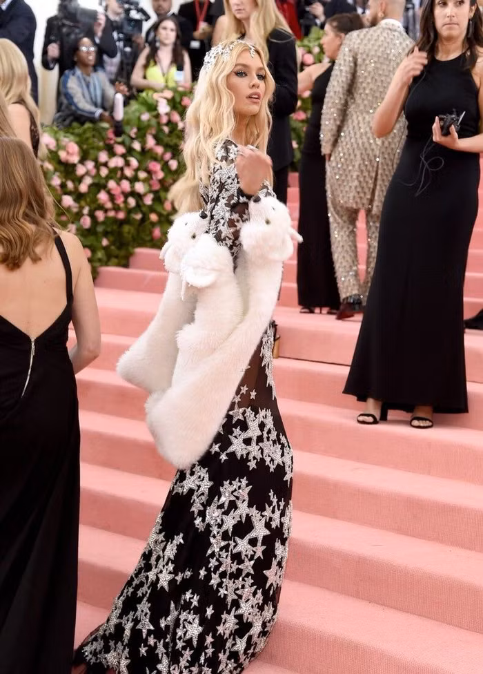 Những bộ cánh ấn tượng nhất lịch sử Met Gala-16