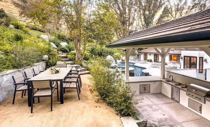 Miley Cyrus rao bán biệt thự 7,2 triệu USD ở Hidden Hills-6