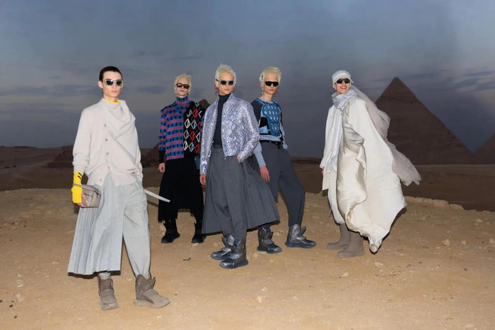 Dior Menswear Pre-Fall 2023 tài liệu khảo cổ của Ai Cập huyền bí