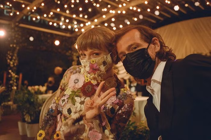 Vừa gia nhập TikTok, váy của Taylor Swift cháy hàng-3