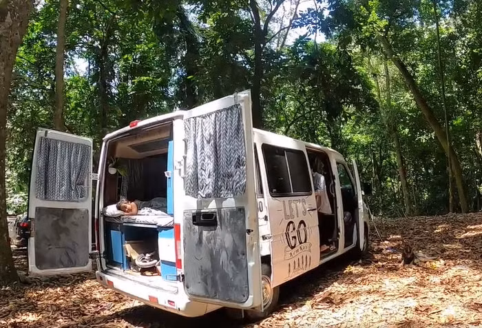 Mùa dịch covid-19: Du lịch “không chạm” với những chiếc xe “khách sạn” - 3