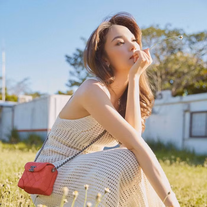 Minh Hằng nhẹ nhàng, quyến rũ trong thiết kế crochet.