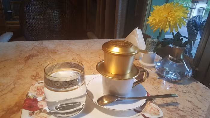 Sài Gòn: Hẹn nhau hết dịch mình cà phê nha! - 2
