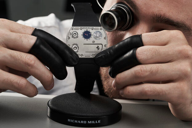 Richard Mille RM UP-01 Ferrari: Phá vỡ quy tắc đồng hồ cơ siêu mỏng ảnh 4 Richard Mille RM UP-01 Ferrari: Phá vỡ quy tắc đồng hồ cơ siêu mỏng ảnh 4