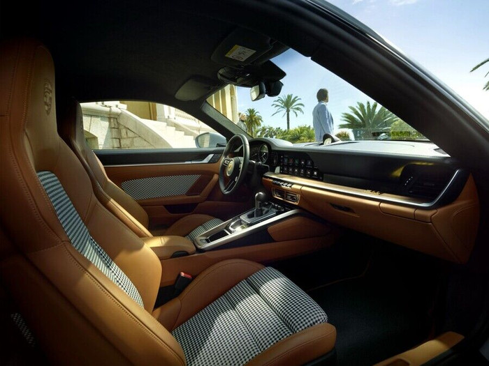 Porsche 911 Sport Classic 2023 với hộp số sàn, công suất đạt 543 lực ảnh 7
