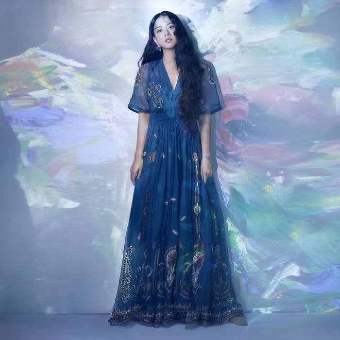 jisoo váy thêu dior