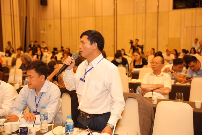 Phóng viên đặt câu hỏi cho Ban Tổ chức Lễ hội