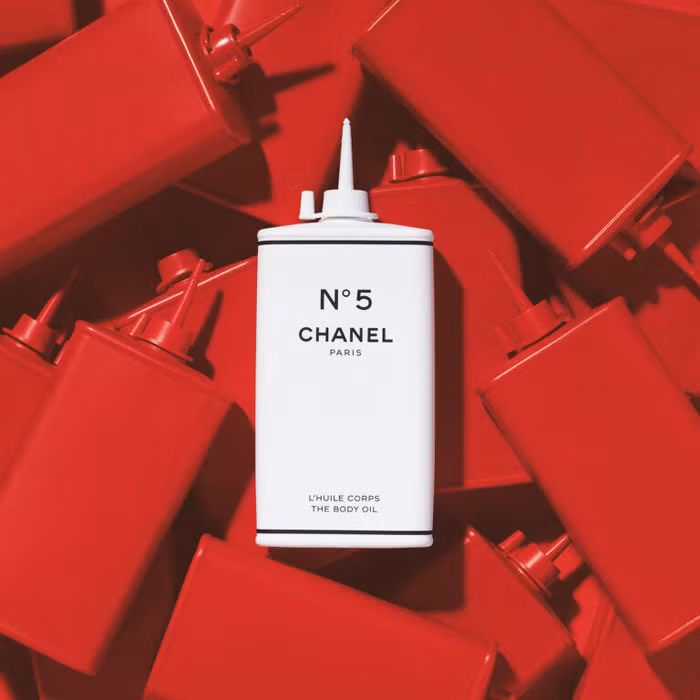 Chanel kỷ niệm 100 năm dòng nước hoa No.5 kinh điển bằng BST Factory 5-3