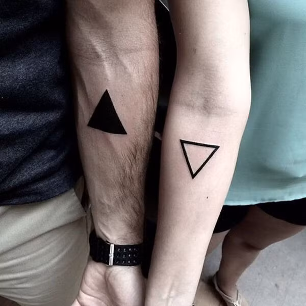 hình xăm tam giác