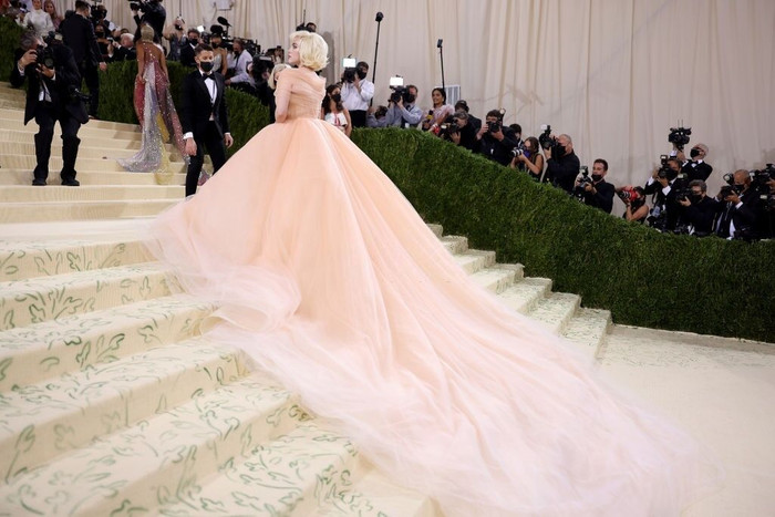 Dàn sao Hollywood gợi cảm trên thảm đỏ Met Gala 2021