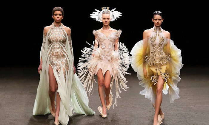 Triển lãm thời trang đậm chất vị lai của Iris van Herpen tại Paris ảnh 4