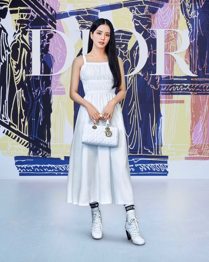 jisoo dior resort 2022