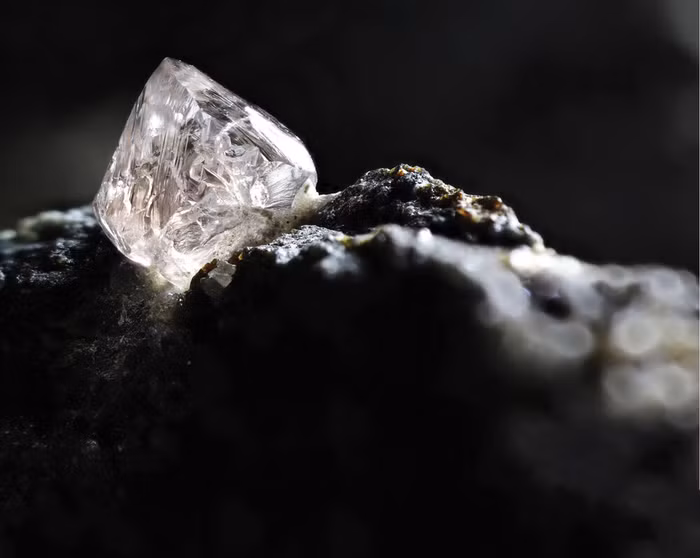 BZ_10_21_BEAUTY_Gemstones_Skincare_0003