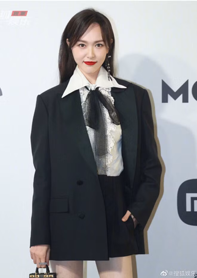 Đụng hàng xuyên biên giới trong trang phục của Valentino ảnh 6 Đụng hàng xuyên biên giới trong trang phục của Valentino ảnh 6