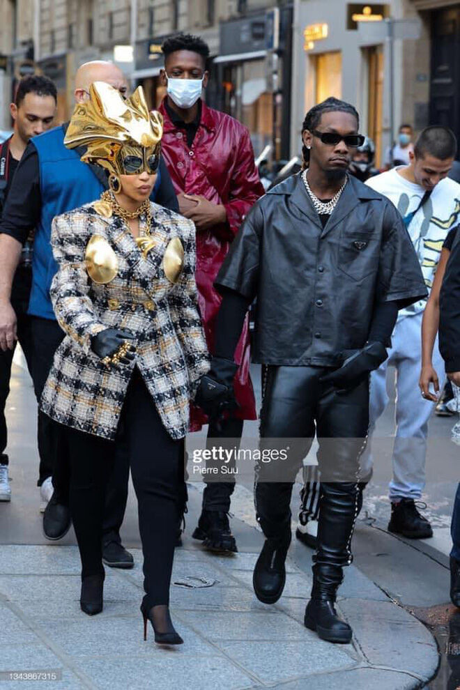 Nhìn lại thời trang của Cardi B ở Paris Fashion Week năm nay ảnh 14