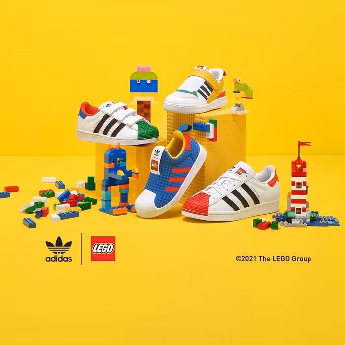 Adidas Superstar kinh điển trong diện mạo LEGO-2